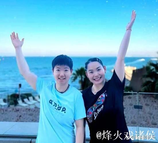 暖心陪伴!孙颖莎伤退返京治疗脚伤,何卓佳悉心照料显姐妹情深 暖心陪伴!孙颖莎伤退返京治疗脚伤,何卓佳悉心照料显姐妹情深