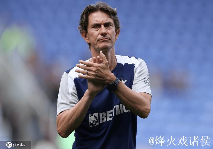 热刺惨遭0-3失利引发球迷不满,呼吁解雇主帅弗兰克,接任热门显现 热刺惨遭0-3失利引发球迷不满,呼吁解雇主帅弗兰克,接任热门显现